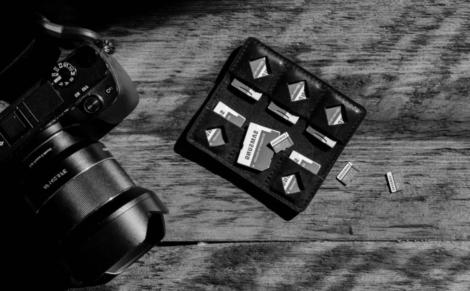 Postazione di editing video professionale con doppio monitor